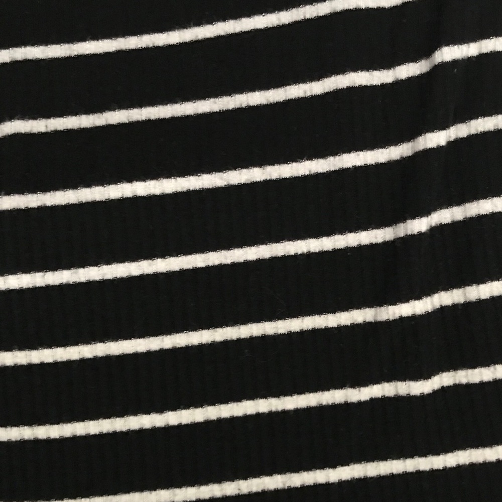 Ribbed Cold Shoulder Top - Picture 4 of 4